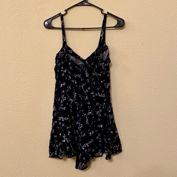 Vintage Blue Floral Sweetheart Romper - Picture 2 of 6